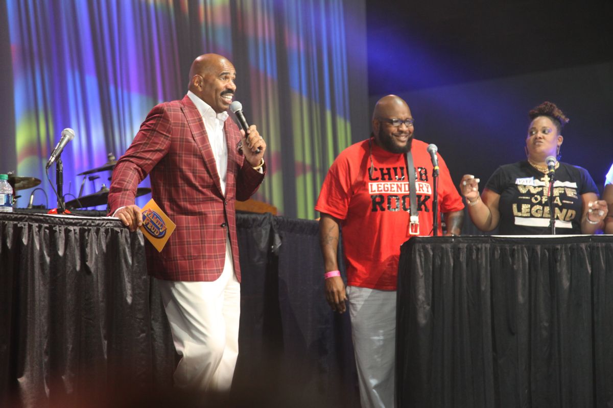 Steve Harvey - Family Fued Live