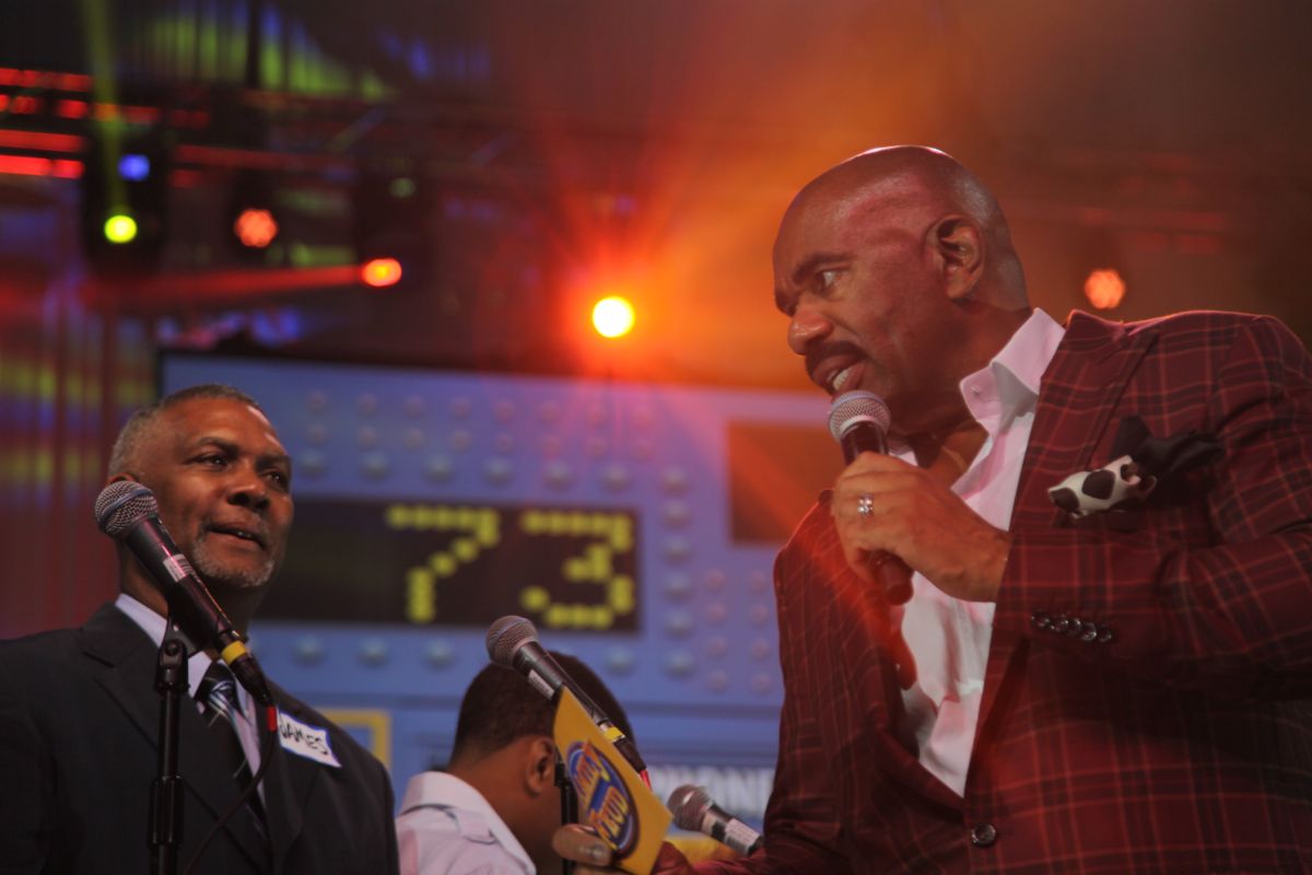 Steve Harvey - Family Fued Live