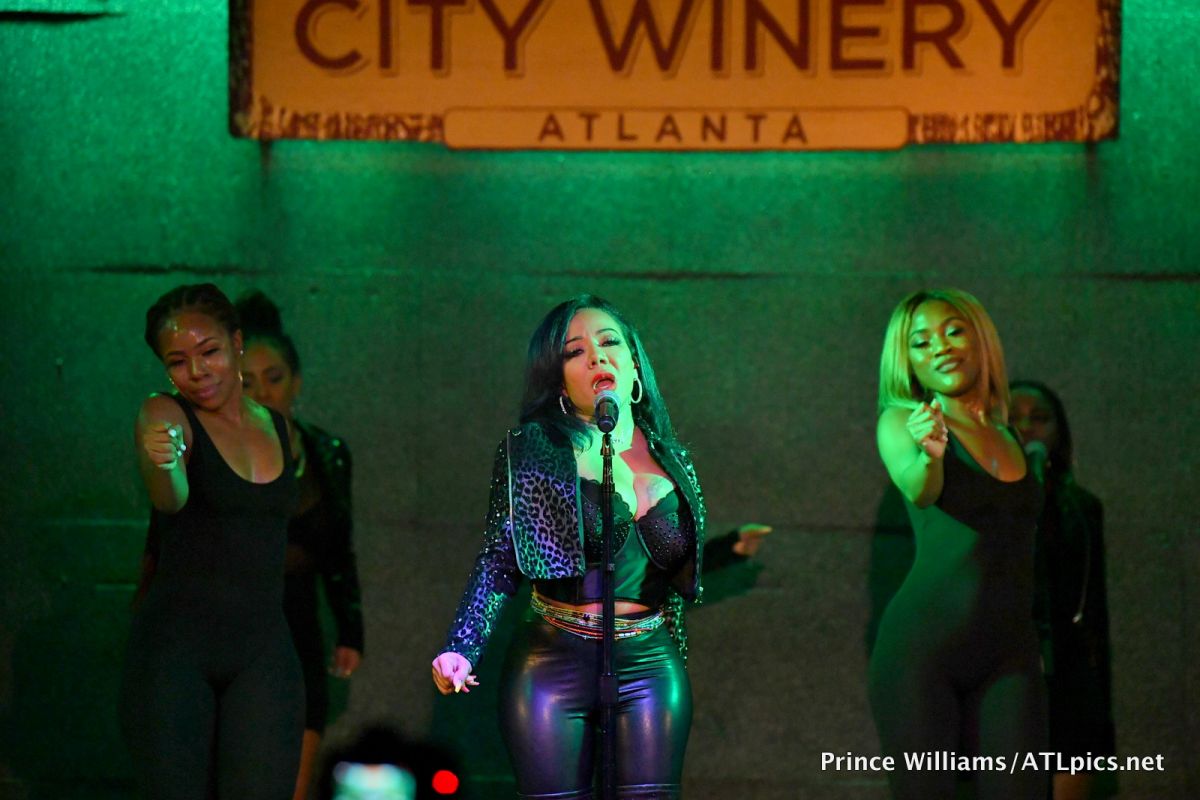 Majic After Dark Tiny, Bonfyre and Whoaa