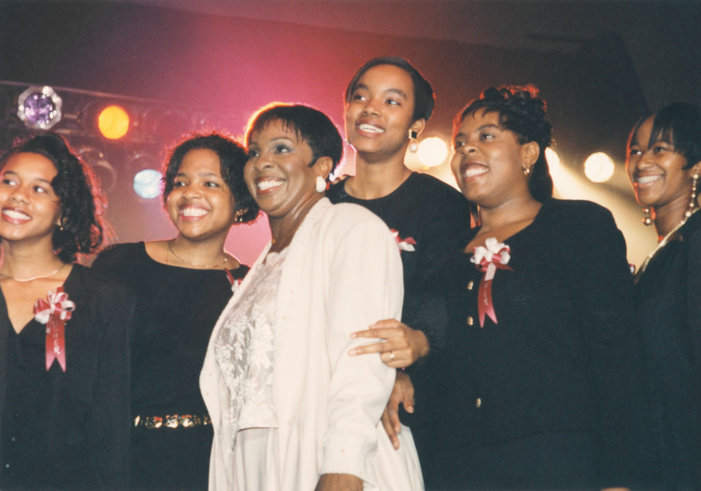 Gladys Knight with Alpha Chi Chapter of Alpha Kappa Alpha Sorority, Inc. members